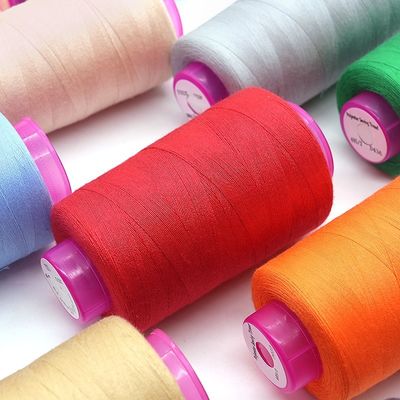 4 Grandi coni di fili di poliestere bianco per cucitura Quilting durevole OEM ODM accettato