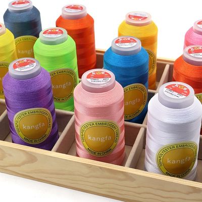 700 colori vivaci per filo di ricamo in poliestere 120D/2 su materiali duri e spessi