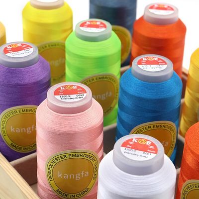 700 colori vivaci per filo di ricamo in poliestere 120D/2 su materiali duri e spessi