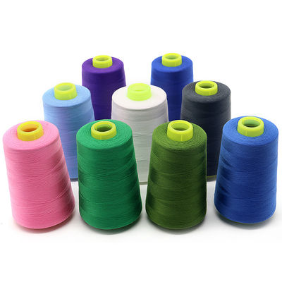 Basso MOQ 40/2 5000yds Spun colorato 100% filo di cucitura in poliestere per la maglieria a mano durevole